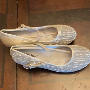 NWT JellyBean girls shoes silver with rhinestones